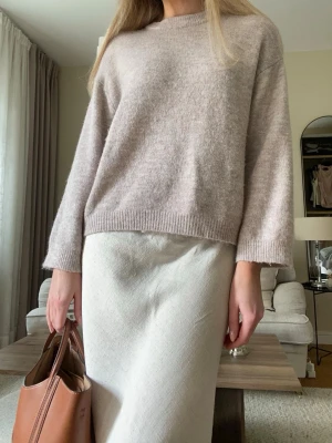 Superfin tröja med vida ärmar  - Säljer denna superfina rosa tröjan med vida ärmar🤍