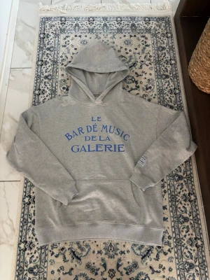 Gallery Dept Hoodie  - ”Le bar de music de la galleri” Oversized fit, helt ny, tvättlapp är avklippt. Kan skicka mått priset kan diskuteras. Aldrig använd.