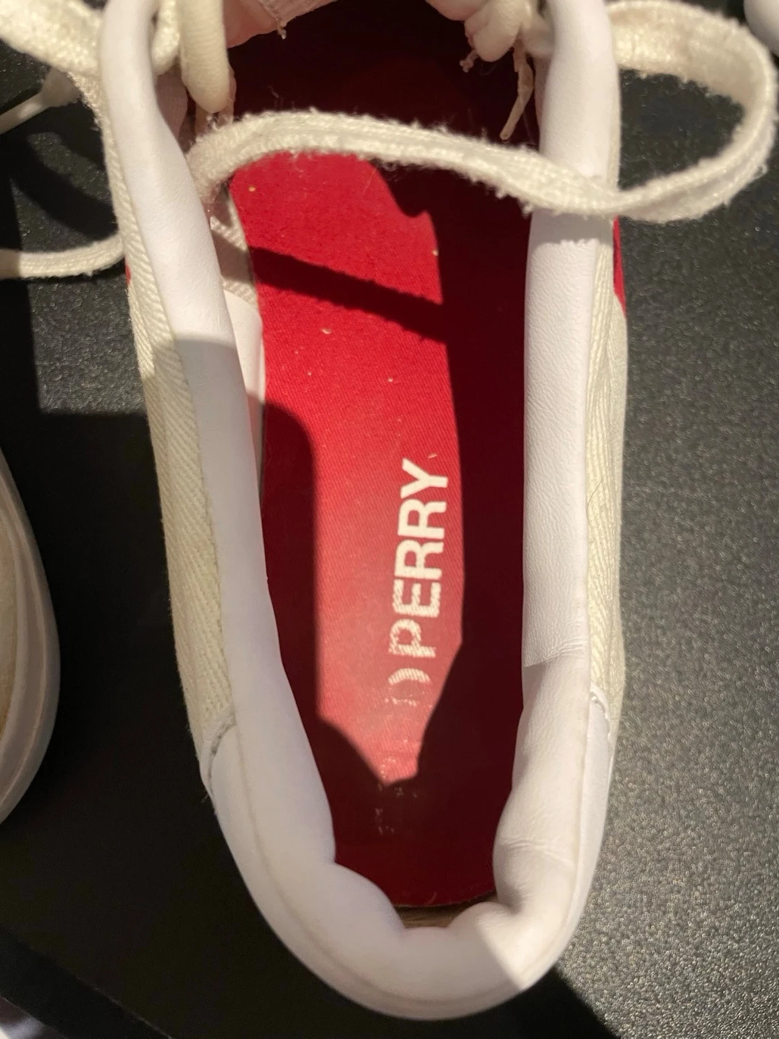 Vita Fred Perry sneakers med logga - 2