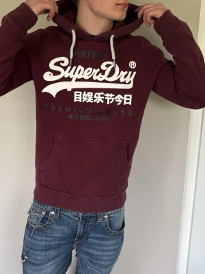 Superdry hoodie - Snygg Superdry hoodie i bra skick, storlek S, inga skador.  Skriv vid fler frågor och funderingar mvh