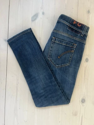 Dondup jeans - Galet snygga jeans från Dondup! | Populäraste och mest eftertraktade jeans modellen!! | Modell: George | Skick: 9/10 | Nypris: 4000kr | Hör gärna av dig vid frågor!!