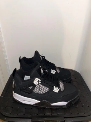 Jordan 4 white thunder - Använt 2 gånger 