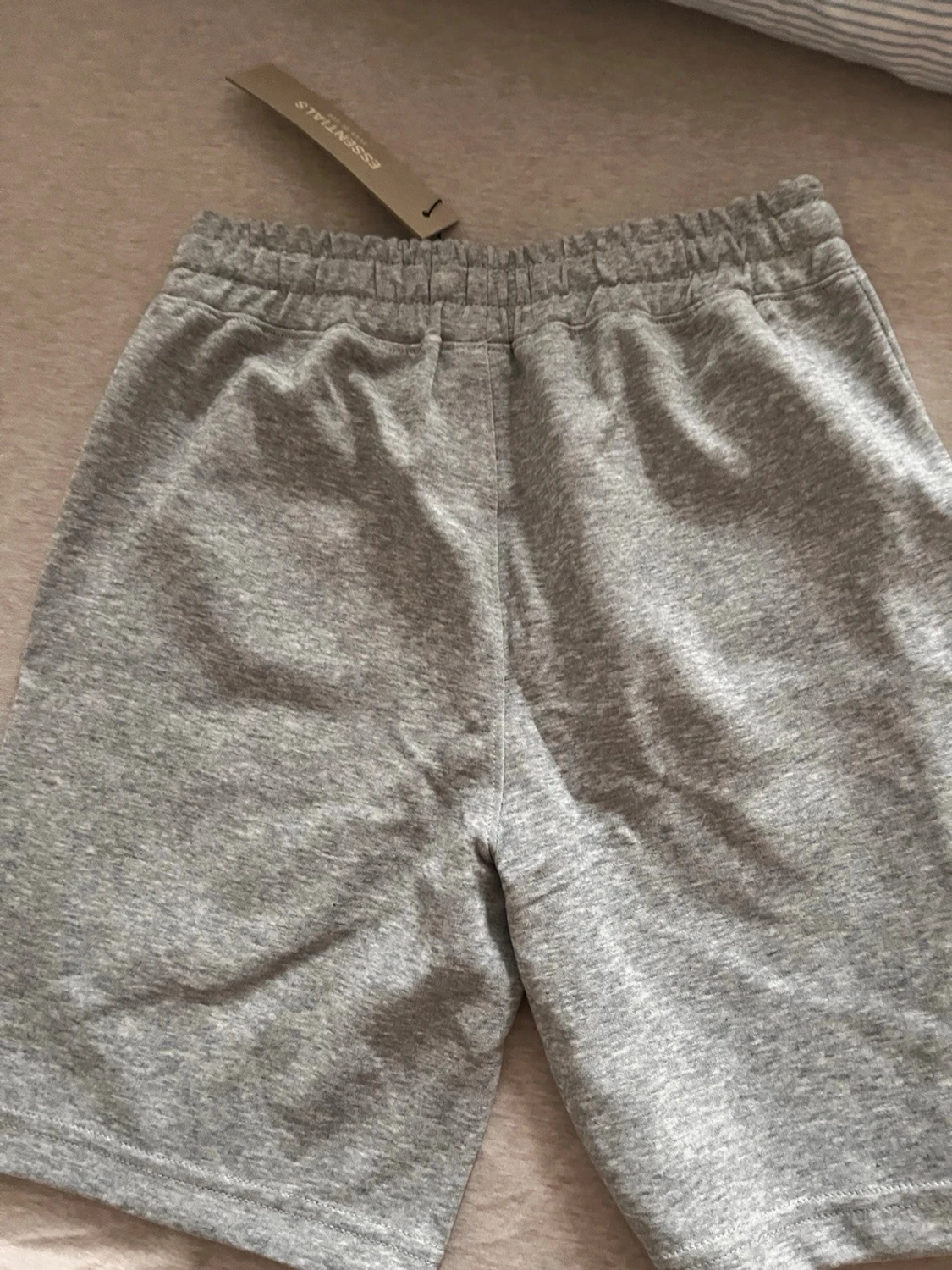 Grå Essentials Fear of God shorts - 2