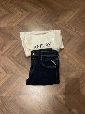 Replay jeans  - Säljer dessa feta replay jeans, är i storlek 30/32. Dessa är i princip nya, köptes förra månaden. Inga defekter eller liknande besvär. Priset är inte hugget i sten och kan såklart diskuteras vid intresse!🙌🤩