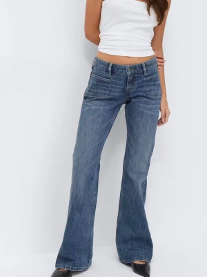 bootcut jeans  - Bootcut jeans från gina tricot i storlek 36, använda fåtal gånger då dem är lite stora för mig. Är 176 cm och dem är normala i längden på mig. ✨slutsålda online. Originalpris 499, mitt pris 340