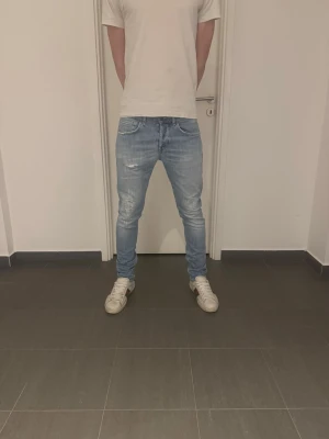 Dondup George jeans - Säljer nu dessa feta Dondup George jeans, skriv för fler bilder/frågor😊