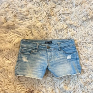 A15 Superlowrise jeansshorts - Midja ca 39 rakt över