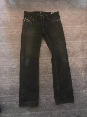 Diesel jeans - Säljer dessa diesel jeans, i en streetwear style riktigt sköna. Hör av dig vid frågor eller funderingar 