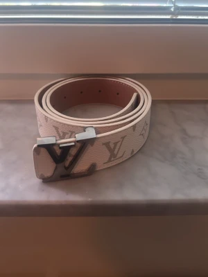 L.V bälte  - Skickas inom 24 timmar 115cm 