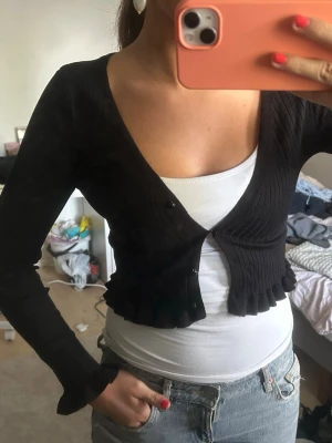 Bolero kofta  - Super söt kofta som inte kommer till användning längre.