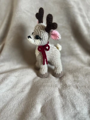 Virkad hjort  - Hjorden är ca 21 cm hög ❤️ obs den har Säkerhetsögon som inte rekommenderas för barn under tre år!