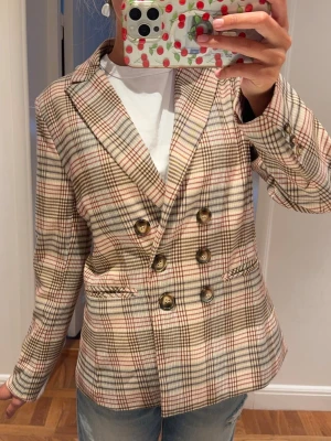 Kavaj - Säljer denna så snygga kavaj🌸🌼🌸🌸