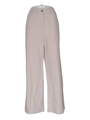 Beige chinos från H&M, raka ben - Snygga beige chinos från H&M i storlek 40. Byxorna har raka ben, klassisk passform och stängs med knapp och dragkedja. Tillverkade i ett mjukt och lätt material som passar perfekt till en avslappnad stil. Fickor fram och bak för en clean look.