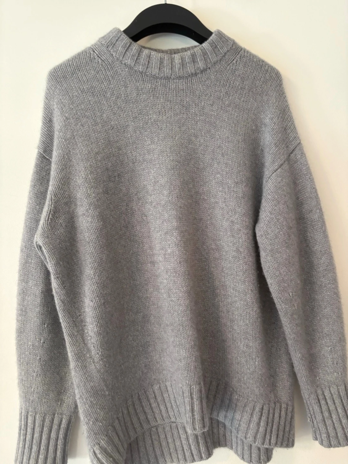 Grå cashmere-tröja från COS - 2