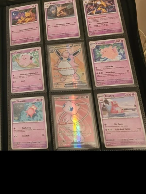 Pokemon  - För barn att leka med eller samla på. Notera att det ej är original kort.  Tar bud!