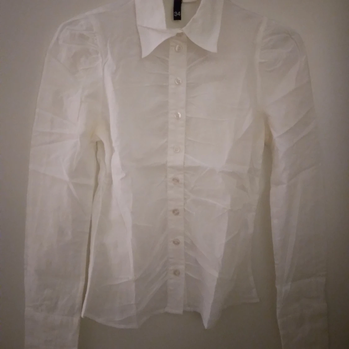 Vintage look, vit skir / tunn / luftig  blus / skjorta. 34 / XS. - 2