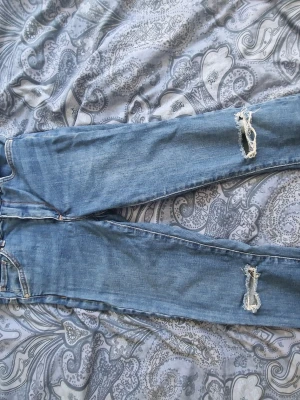Ripped skinny jeans - Enkla jeans till sommaren.