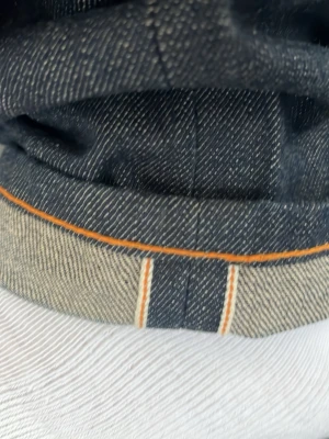 Nudie Selvage Steady Eddie 32/34 - I princip helt nya nudie Salvage jeans i storlek 32/34. Steady Eddie Modellen är 188 väger 78 Total längd 110 Midja 43 Benöppning 20 Pris kan diskuteras 