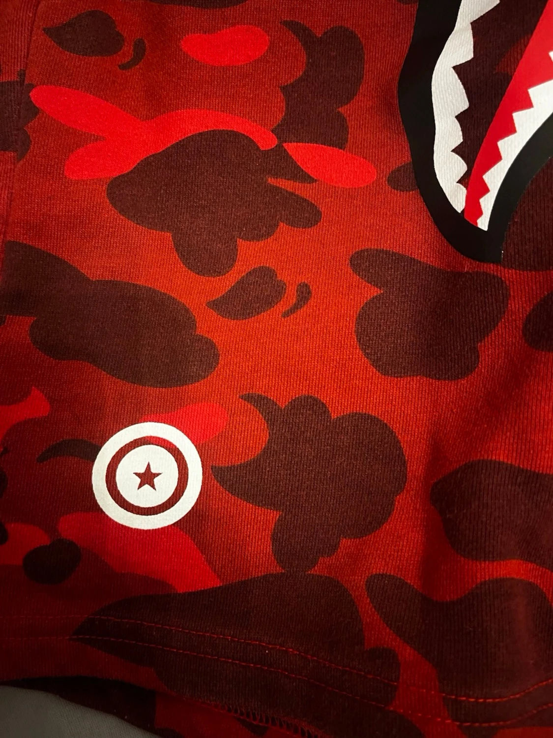 Röda camo shorts från Bape - 3