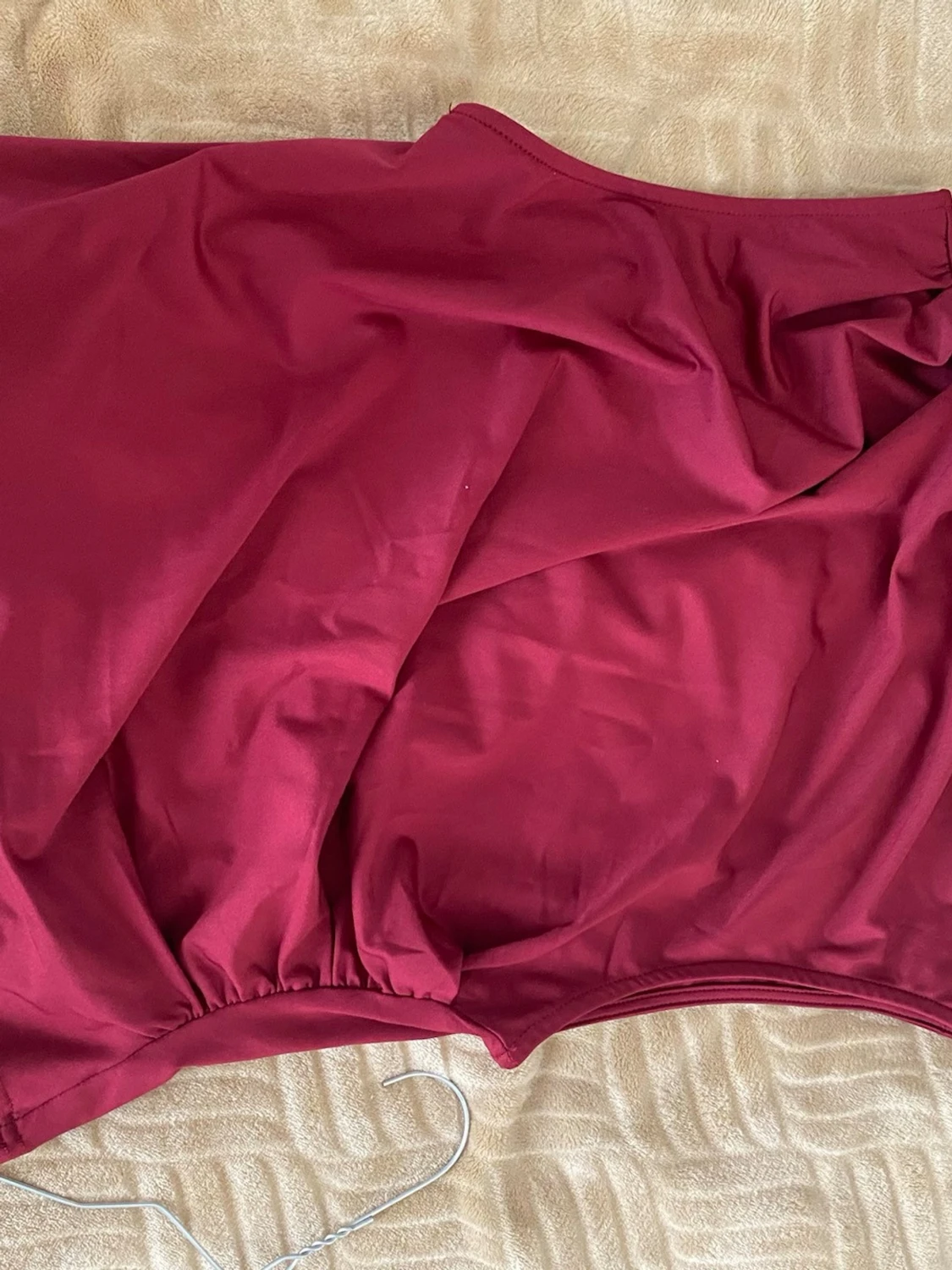 Vinröd ärmlös topp