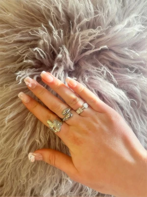 Ringar i guld och silver  - Små 89kr styck, stora 99kr styck! Vid köp av fler får du rabatt! Tryck gärna på köp nu! Frakt endast 29kr fram till 31 maj✨🪩⭐️