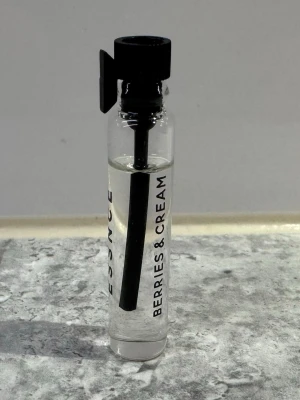 Berries & cream - Essnce - Essnce - Berries & cream, köpt nyligen och är provad. Mängd syns på bild 🍓