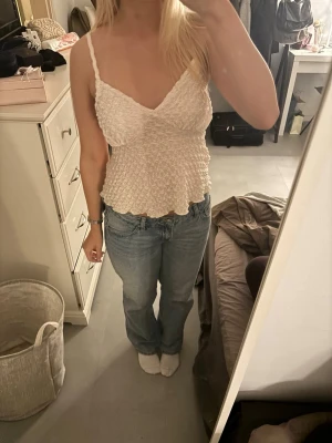 Söt topp - Supersöt vit sommartopp❣️