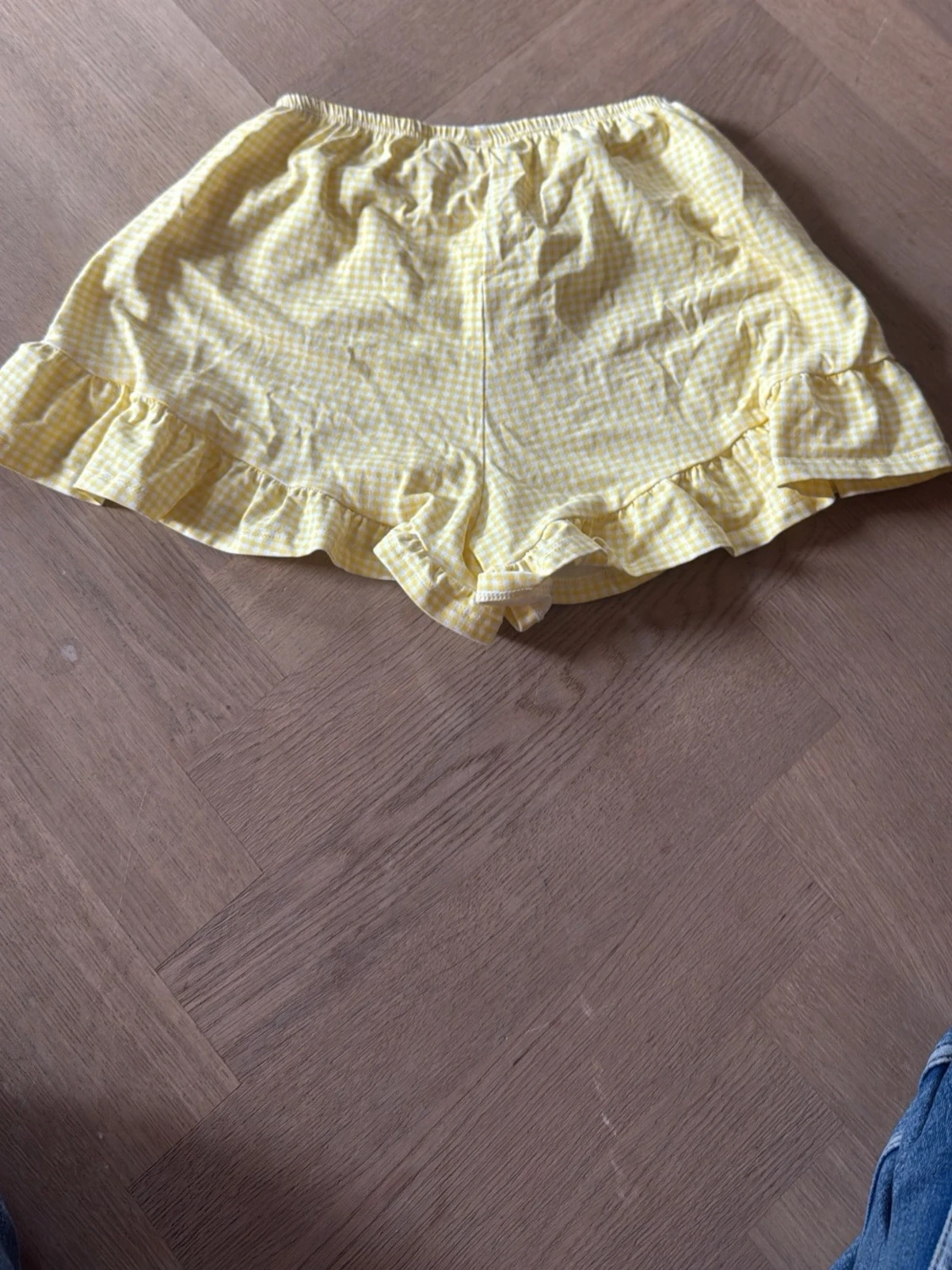 Gula rutiga pyjamasshorts med volang - 1