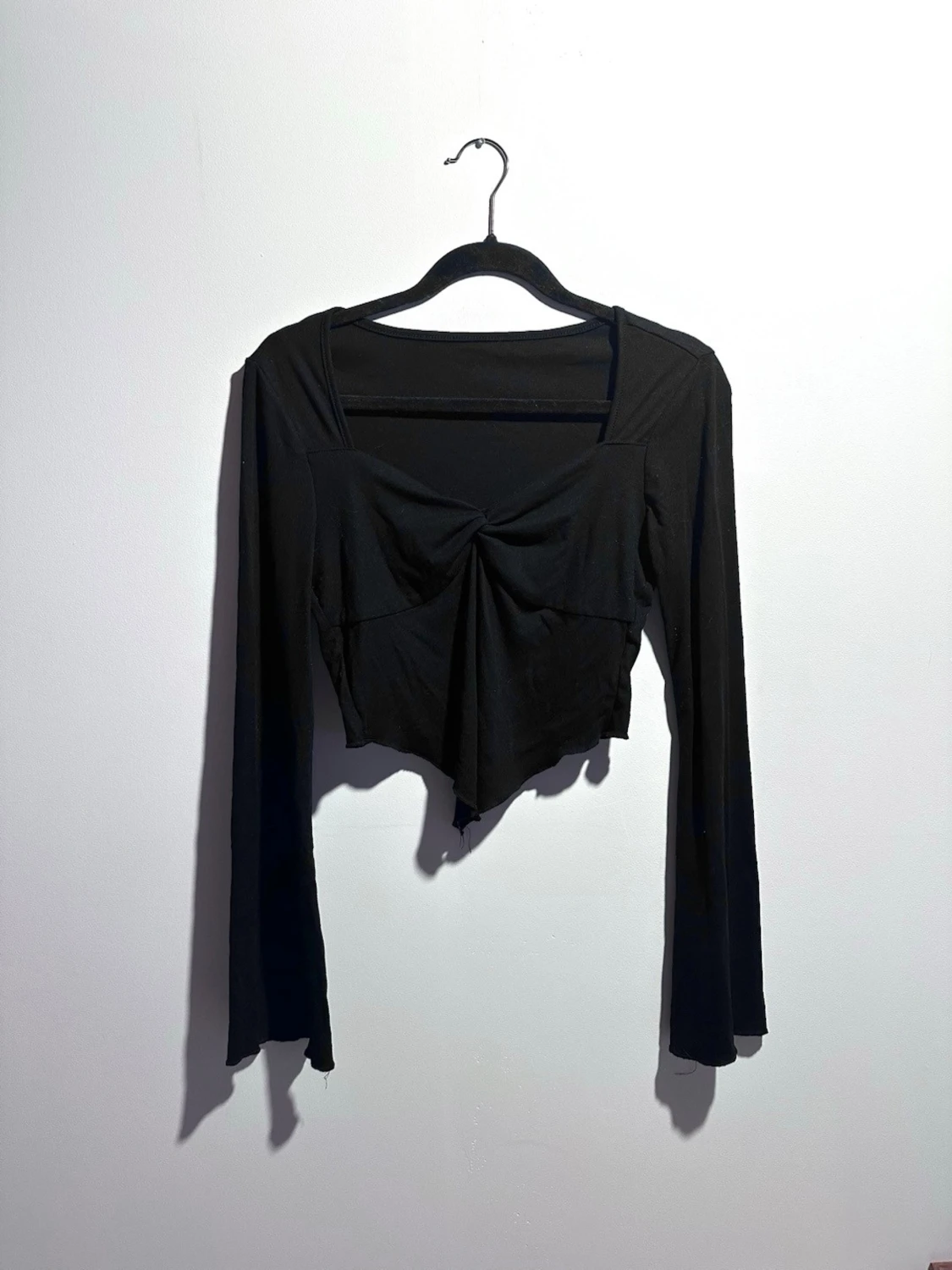 Svart croppad långärmad topp