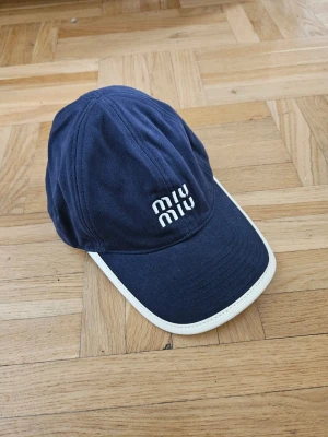 Miu Miu Mörkblå Keps - Miu Miu Baseball Cap