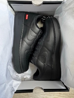 Supreme Air Force 1 - (ds)  inte ens tagit ut dem ur lådan