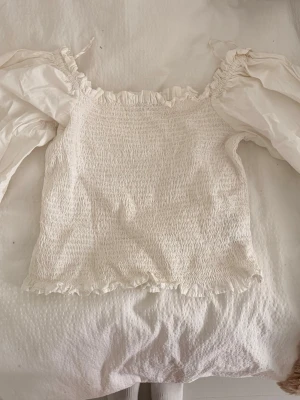 Blus  - Aldrig använd men köpt från vinted sen innan. Jättefin lite skrynklig men går att stryka. 🥰🥰