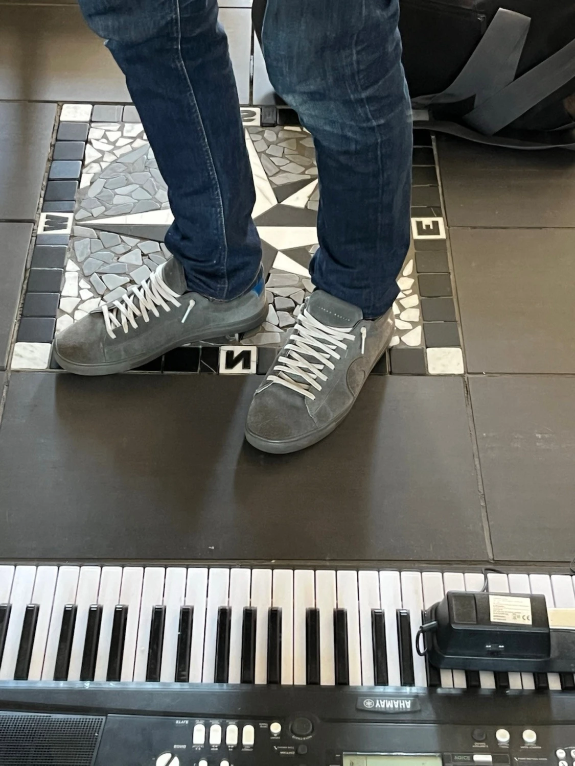 Gråa sneakers från Oliver cabell  - 1