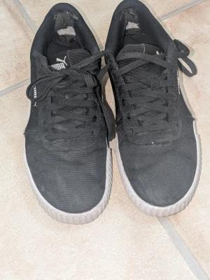 Skor  - Fina svarta skor från puma. Storlek 38,5 / 5,5☺️