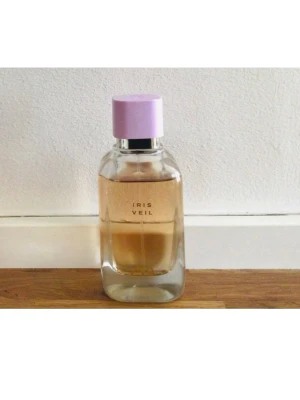 Iris Veil parfym från Zara - Zara Iris veil. Se bild hur mycket använt 