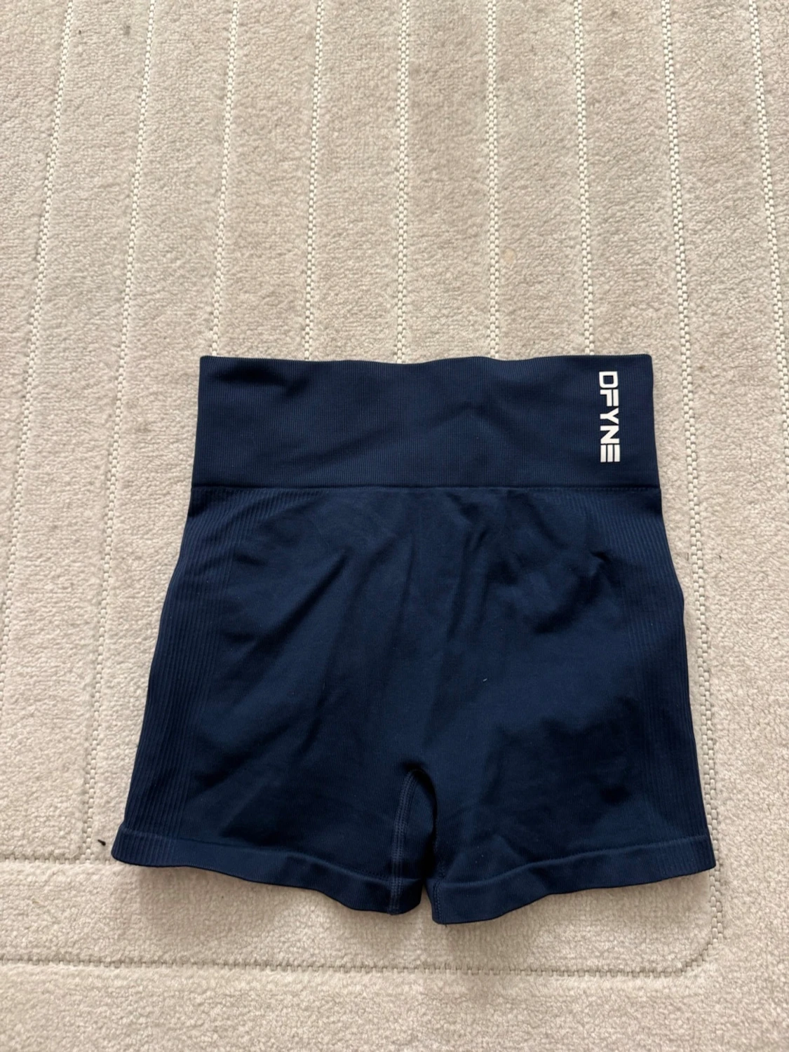 Mörkblå träningstights-shorts från DFYNE - 1