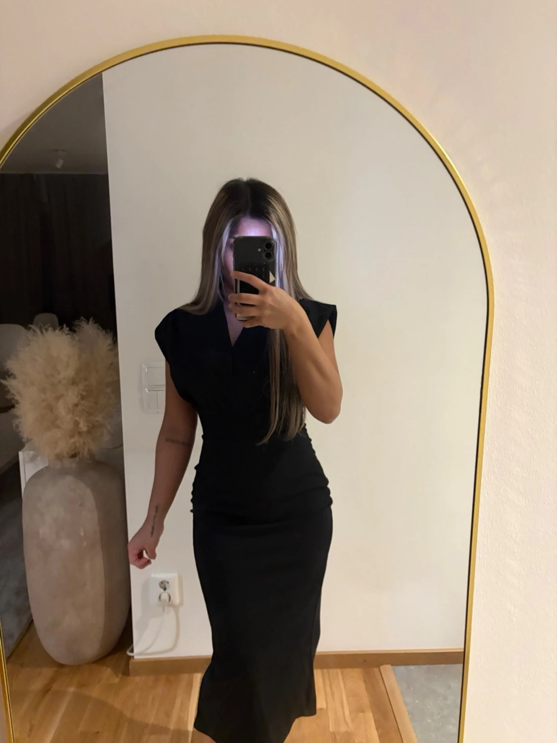 Svart långklänning med v-ringning