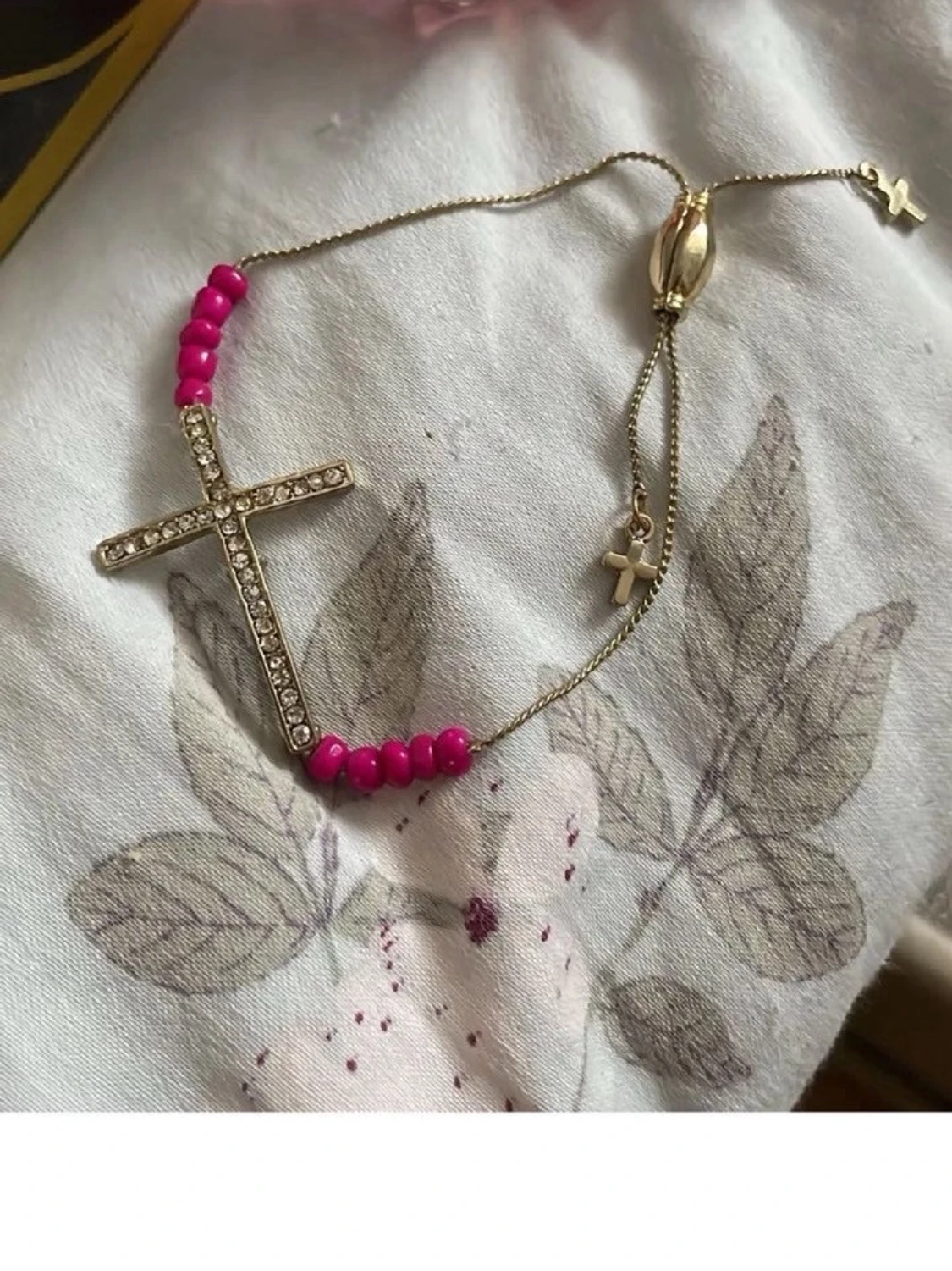 Två rosa klänningar i olika stilar - 3