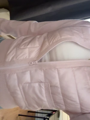 Rosa cardigan från Gina Young  - Knappast använd jättefin för våren !