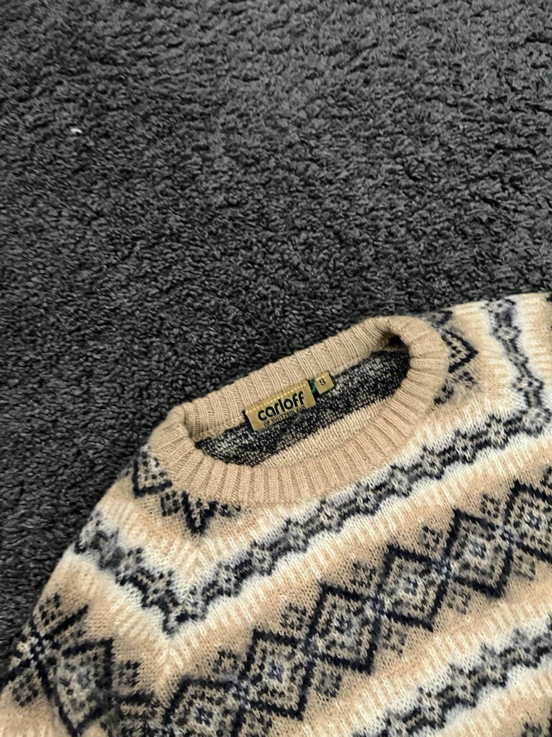 Stickad crewneck med mönster  - 1