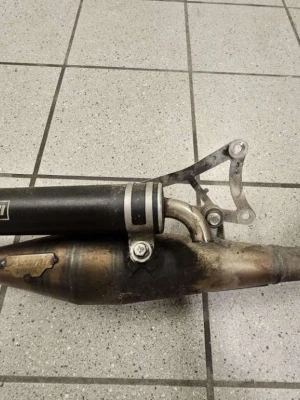 Svart avgassystem till moped - Rör