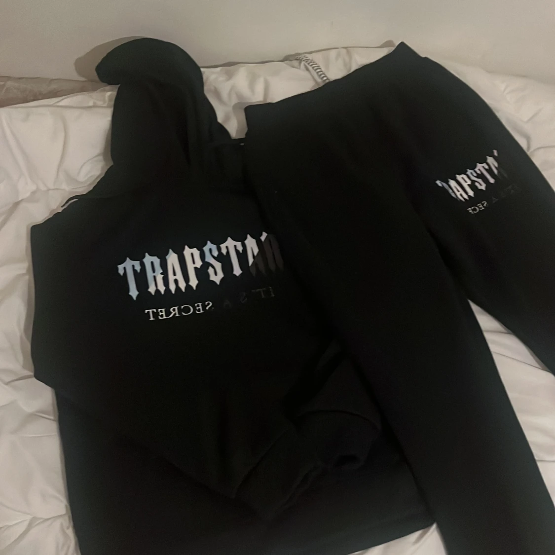 Svart Trapstar hoodie med tryck - 1