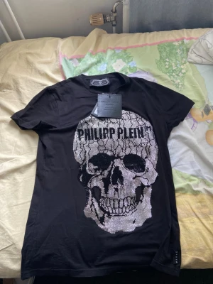  Philipp Plein t-shirt - Philip plein t-shirt helt oanvänd. Priset kan diskuteras skriv för mer info.