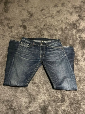 Dondup jeans - Ett par jeans från dondup i modellen Ramones - Storlek 33 - skick mycket bra - pris 699