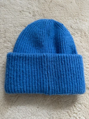 Mössa - Från ginatricot 