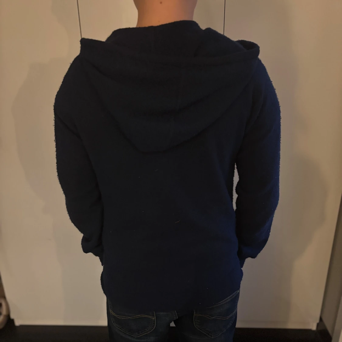 Mörkblå kashmir hoodie från RYVLS med dragkedja - 1