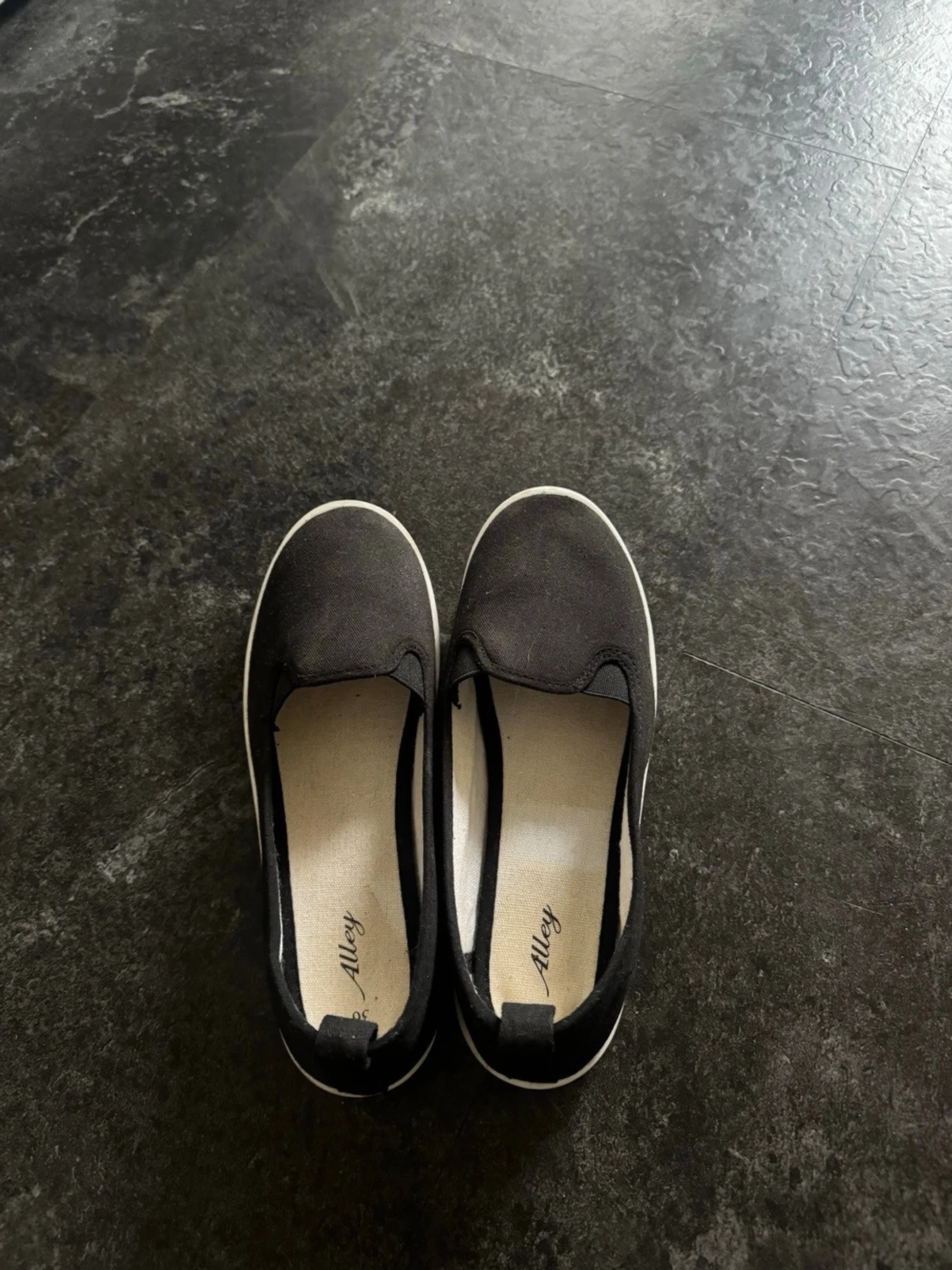 Svarta ballerinaskor från Alley - 1