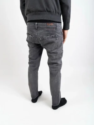 Dondup George  - Tjena, säljer nu dessa riktigt snygga dondup George i Stl 32 vilket är ungefär W30. Dom är i riktigt bra skick. Nypris 3000✅Vid minsta funderingar så är det bara att höra av sig//Allt gott