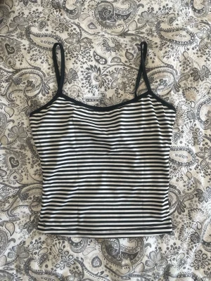 Randigt linne - Svart vit randigt linne