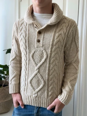 Denim and supply stickad tröja  - Denim and supply stickad tröja, Inga defekter! Modellen i bilderna är 180 cm 75 kg och bär Storlek S , Kom med frågor! 🌟 (Kan gå ned i pris vid köp av paket 😉) 